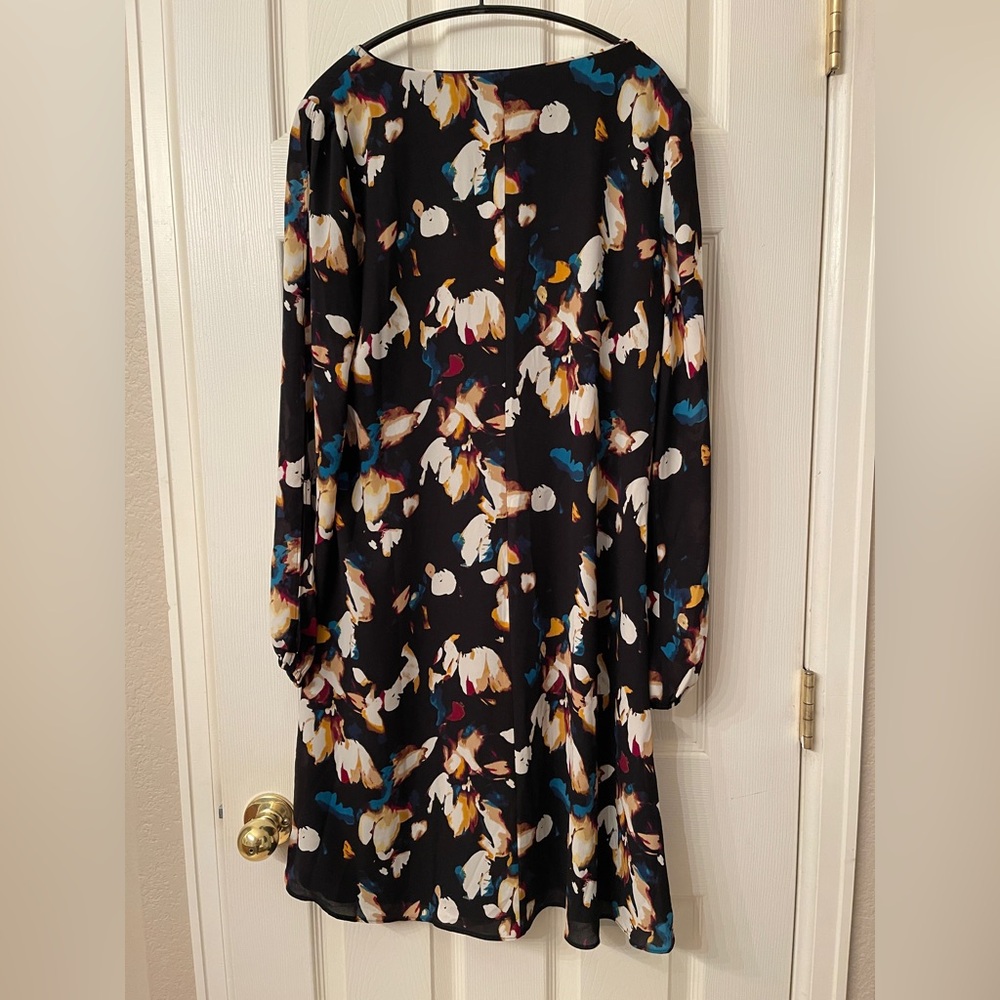 White House Black Market Abstract Floral Keyhole Sleeve Dress | Size 6 - Picture 5 of 13